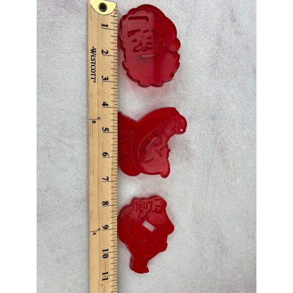 Vintage variety Santa Claus Cookie CuttersRed plastic lot of 7 - Picture 5 of 9